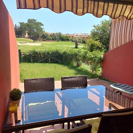 Olhando Um Campo De Golf Islantilla Exteriör bild