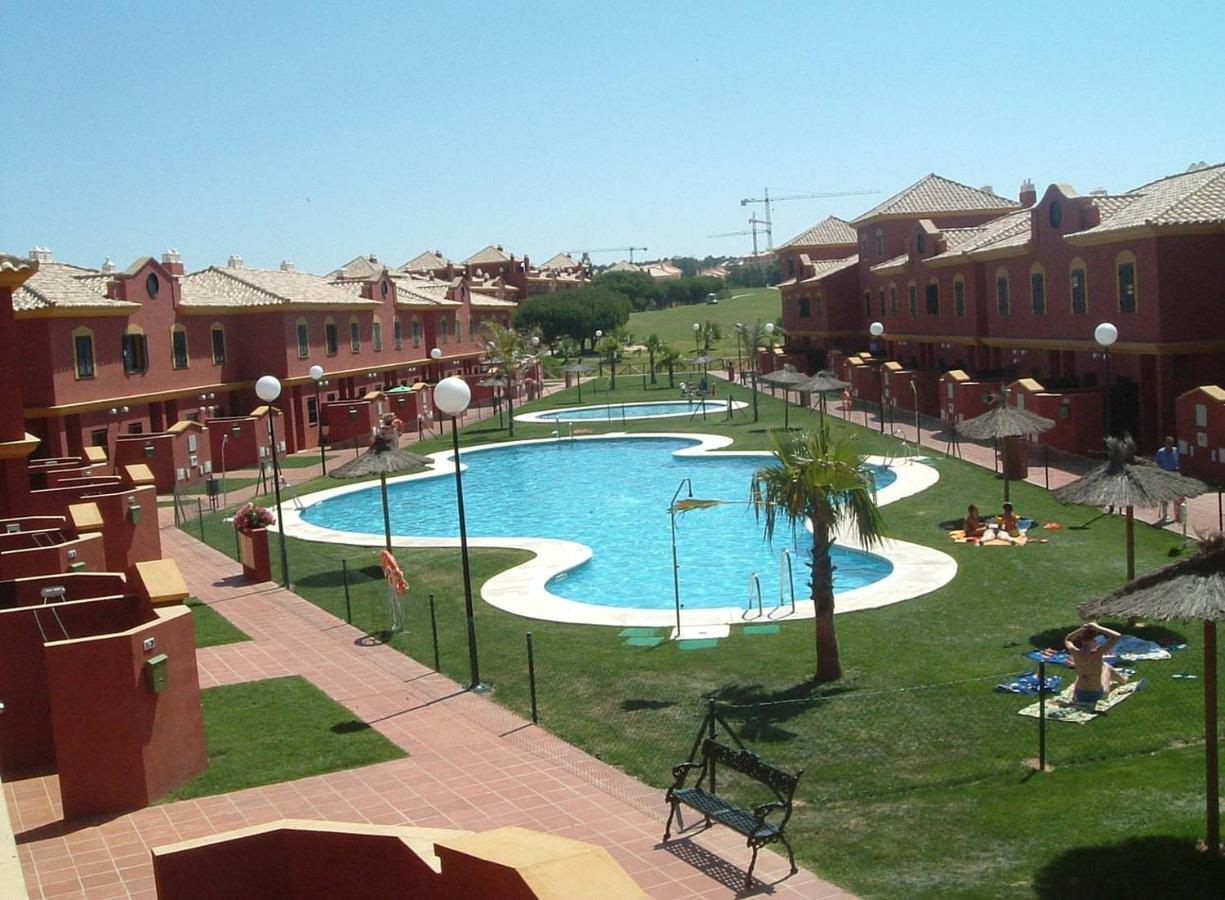 Olhando Um Campo De Golf Islantilla Exteriör bild