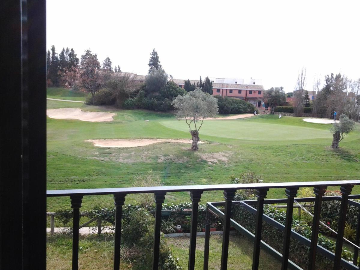 Olhando Um Campo De Golf Islantilla Exteriör bild