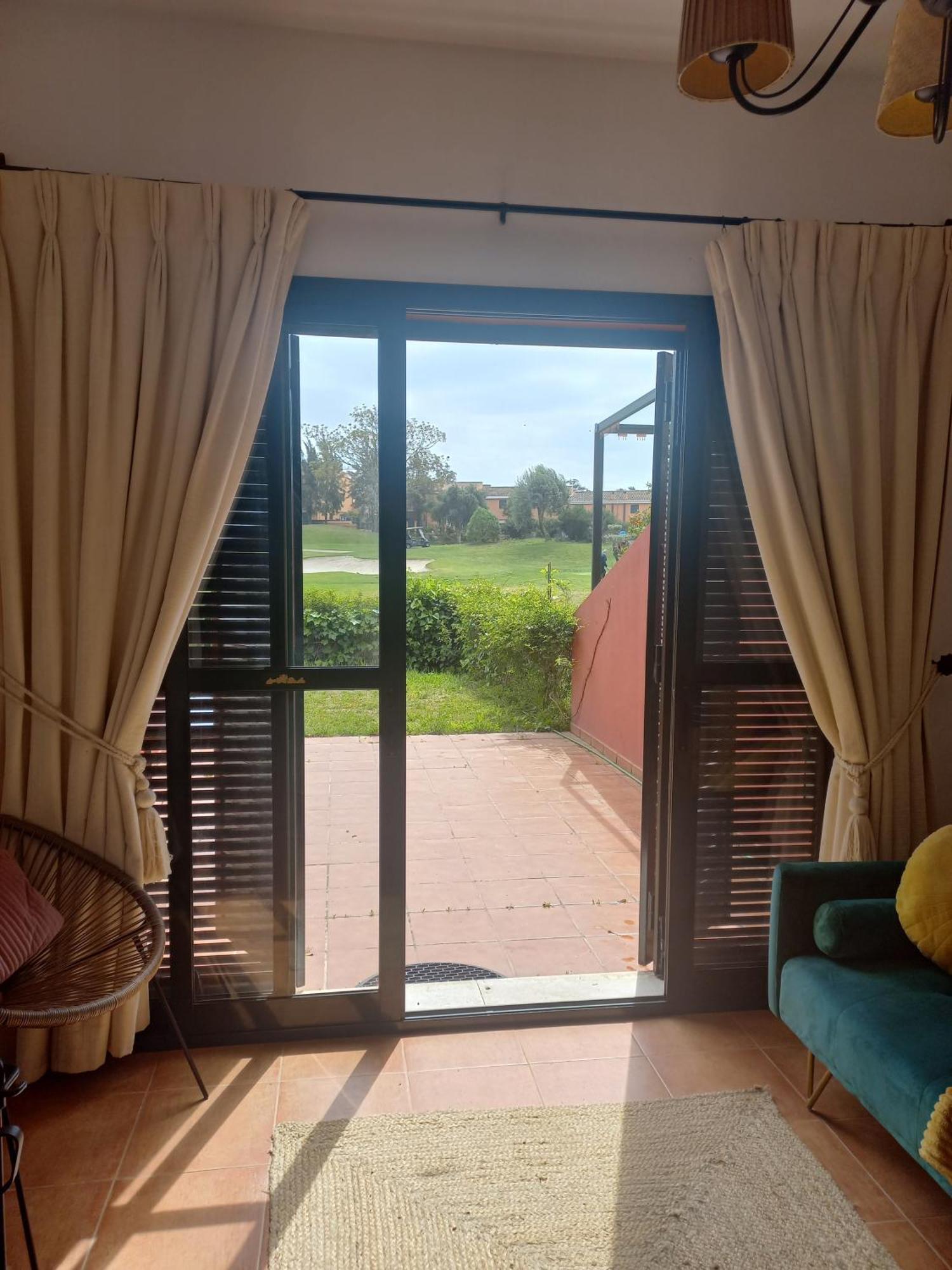 Olhando Um Campo De Golf Islantilla Exteriör bild